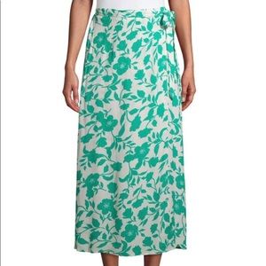 BNWT Time and Tru Green and White Skirt size 14/16 L